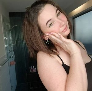 Meet your Posher, Dana